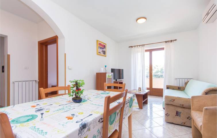 Acogedor apartamento de 2 dormitorios con piscina cerca de la playa y de los lugares de interés locales in Vinkuran, Costa sur de Istria