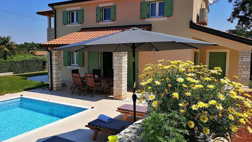 Ferienhaus für 6 Personen, mit Garten und Terrasse sowie Pool
