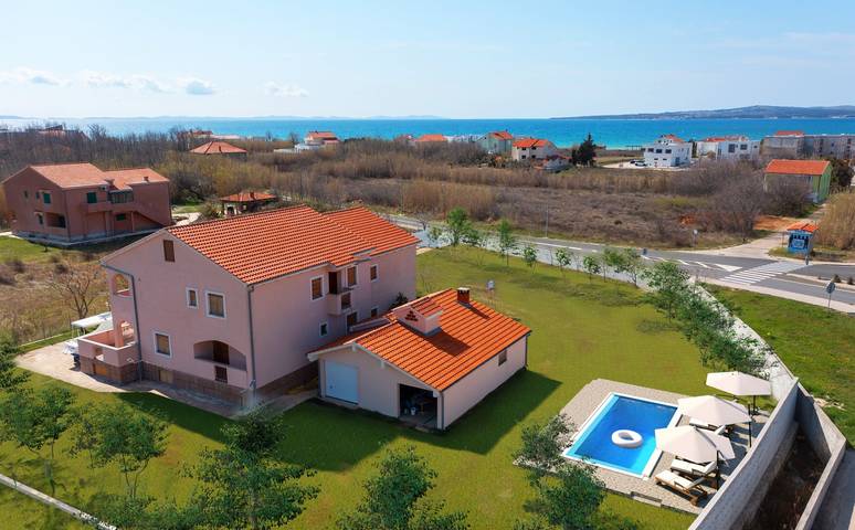 Ferienwohnung für 3 Personen, mit Balkon und Pool in Privlaka