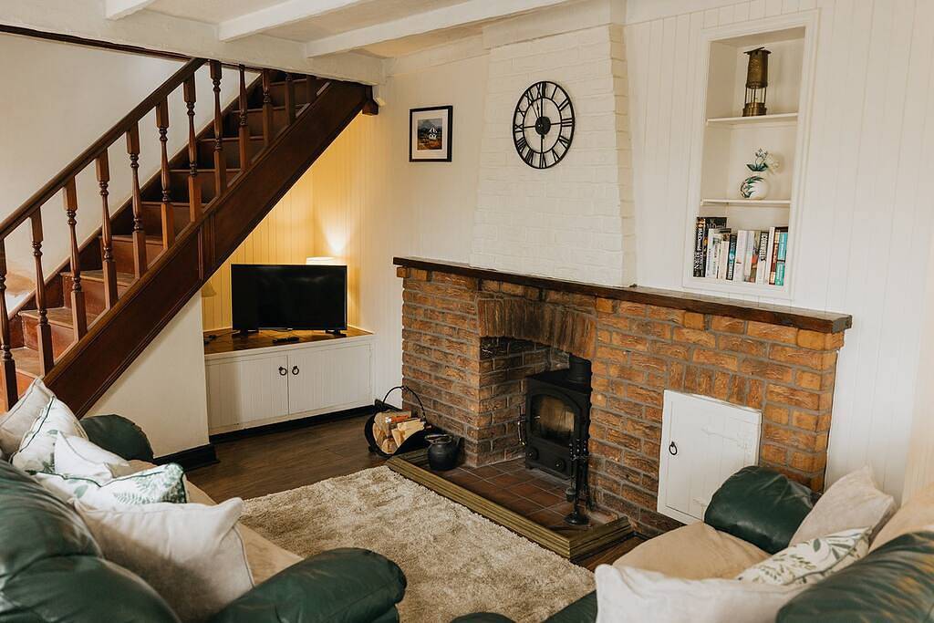 Three Bed Countryside Cottage in the National Park in Castleton, Derbyshire