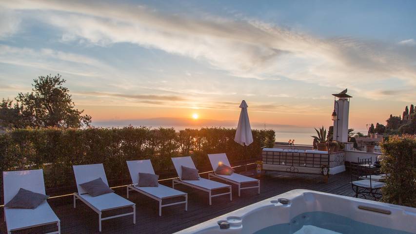Villa pour 6 personnes, avec Jacuzzi ainsi que Terrasse et Jardin à Taormina