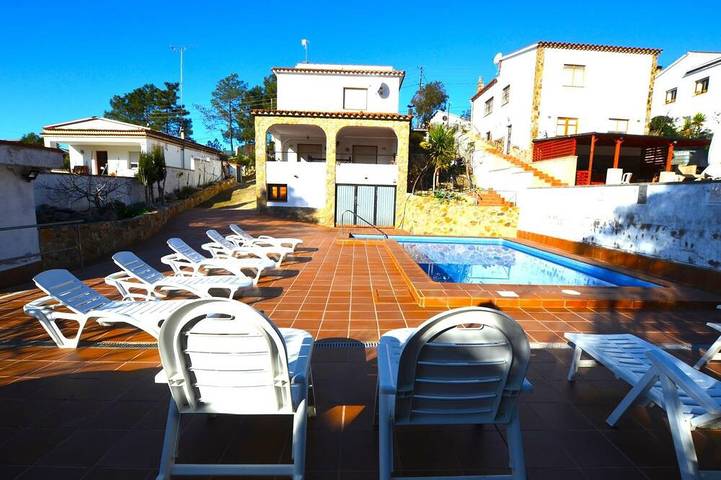 Villa pour 12 personnes, avec piscine ainsi que jardin et balcon, animaux acceptés - 1