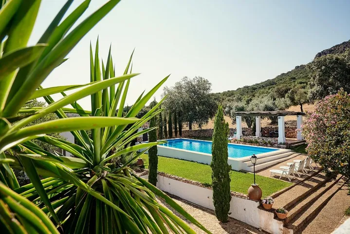 Ferienhaus für 10 Personen, mit Ausblick und Pool sowie Garten, mit Haustier - 1