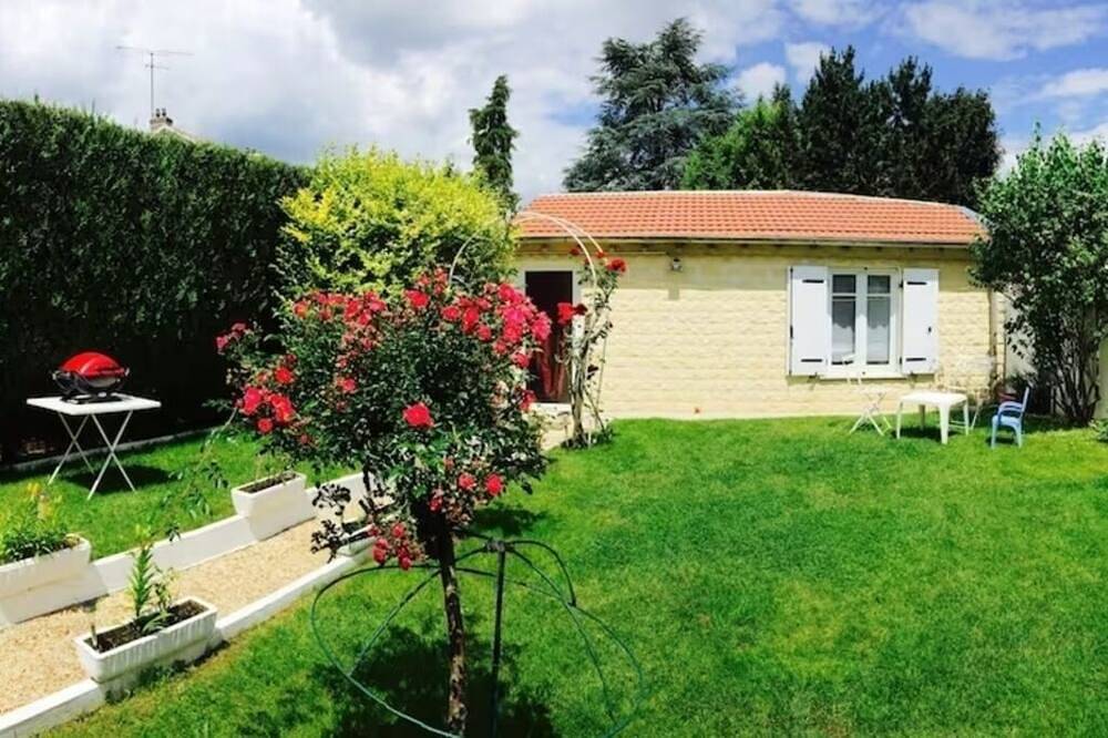 Petite Maison Entre Rambouillet et la Vallée de Chevreuse in Le Perray-en-Yvelines, Parc naturel régional de la Haute Vallée de Chevreuse