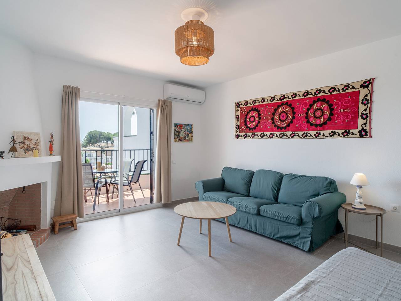 Luxusvilla mit Pool und Klimaanlage in Nerja in Urbanisierung Tropicana, Nerja