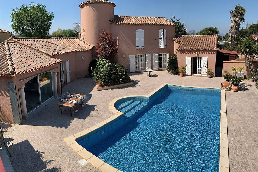Spacious villa with private pool max 14 people near the beach in Bompas, Mittelmeerküste (Frankreich)