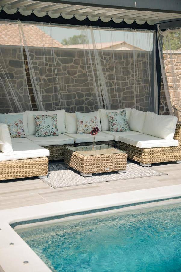Double Room with Pool View in Rochefort-du-Gard, Région de Nîmes