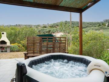 Ferienhaus für 4 Personen, mit Garten und Ausblick sowie Terrasse in Imperia Provinz