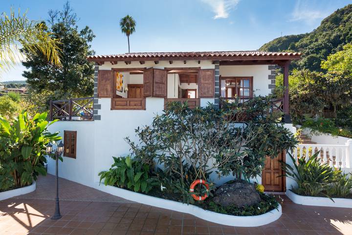 Casa el Búho, las mejores vistas! in El Amparo, Icod de los Vinos