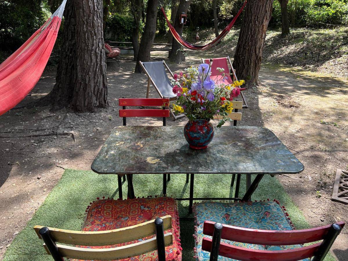 Tent in Saint-Rémy-de-Provence, Région d'Arles