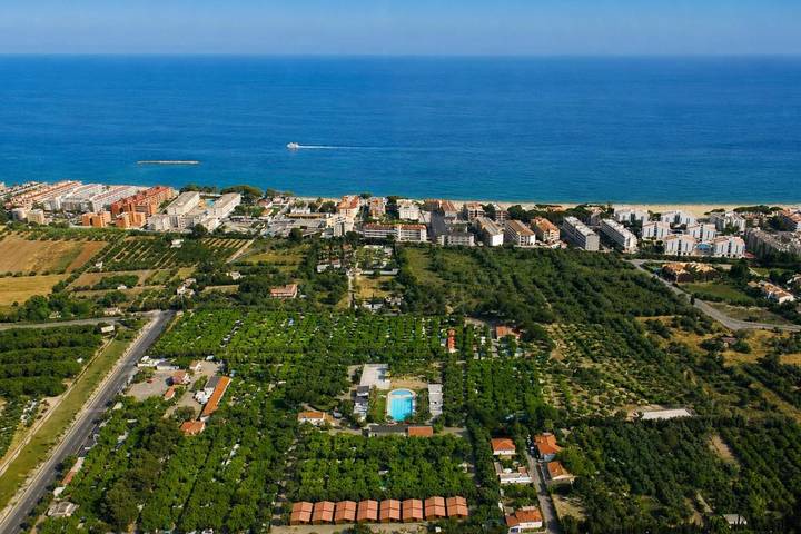 Tente pour 4 personnes, avec piscine ainsi que jardin et terrasse à Cambrils - 4