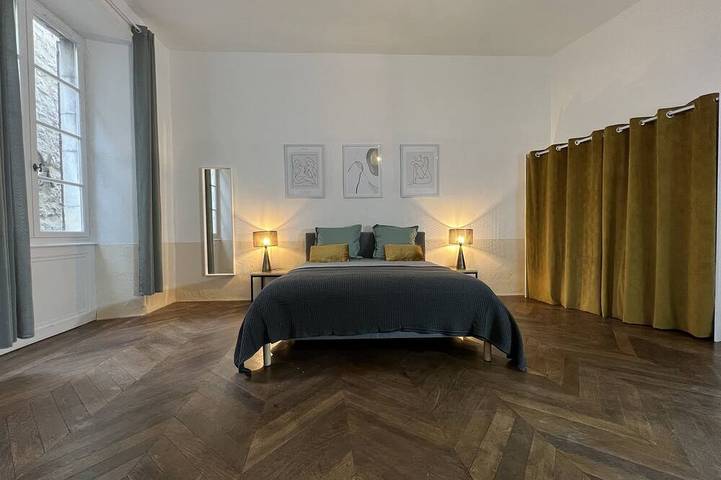 Location de vacances pour 8 personnes, avec terrasse dans Largentière