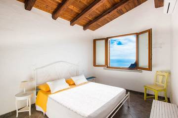 Chalet für 4 Personen, mit Pool und Garten sowie Balkon auf Sardinien
