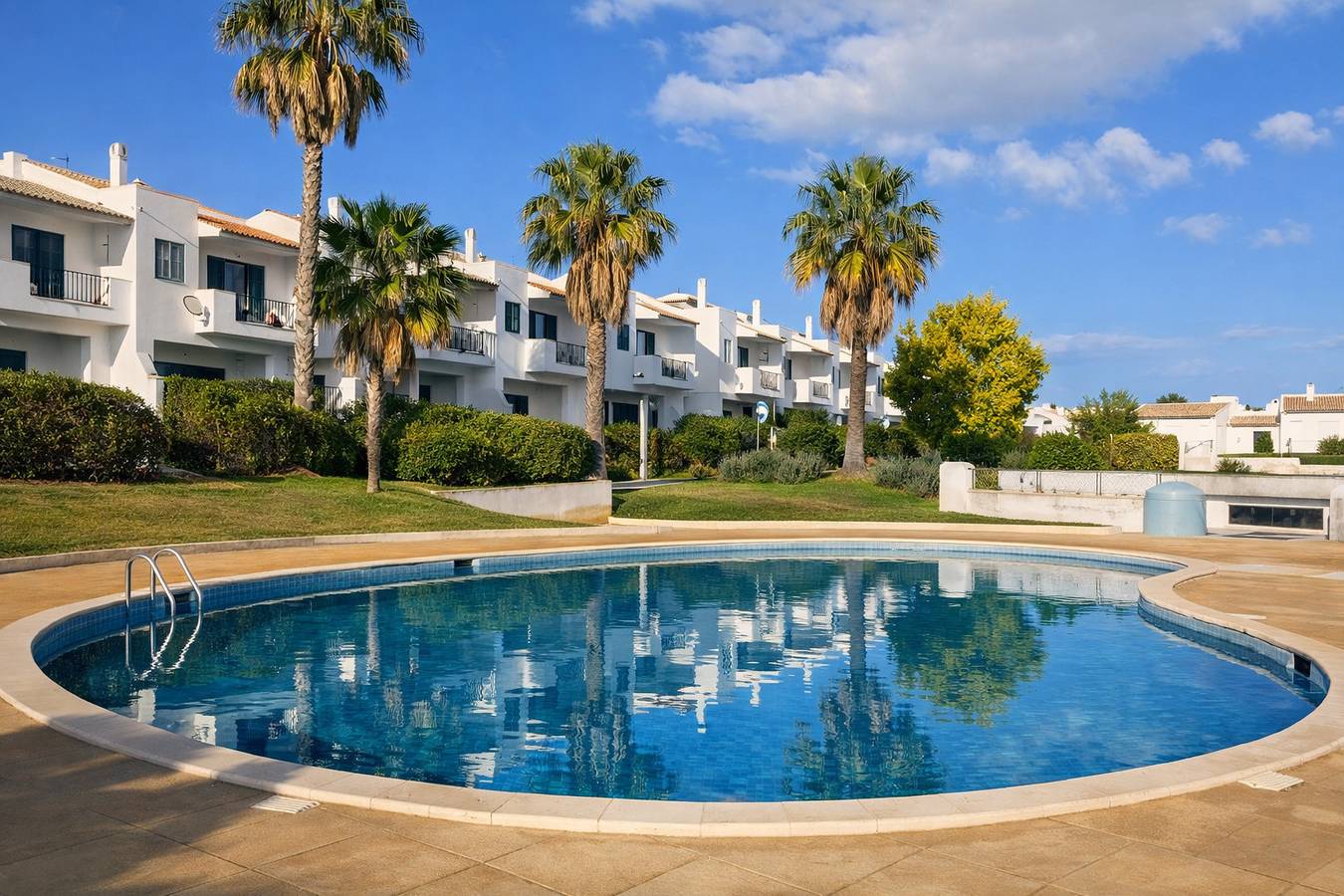 Appartement entier, T0 Condomínio jardim da Oura, A/c, piscinas, terra in Albufeira, District de Faro