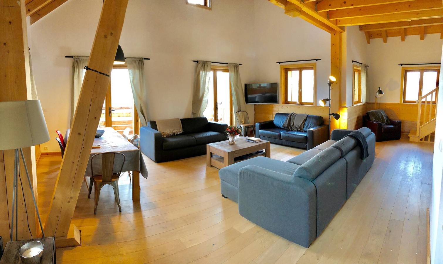 Chalet '4 Étoiles La Saulire' with Mountain View, Shared Terrace and Wi-Fi in Villard-Reculas, Écrins National Park