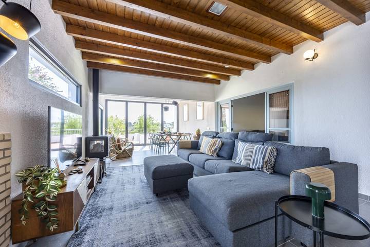 Ferienhaus für 6 Personen, mit Seeblick und Garten sowie Pool und Terrasse, kinderfreundlich in Aljezur - 2