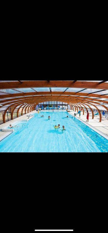 Ferienpark für 8 Personen, mit Garten und Whirlpool sowie Pool und Terrasse, mit Haustier in der Normandie