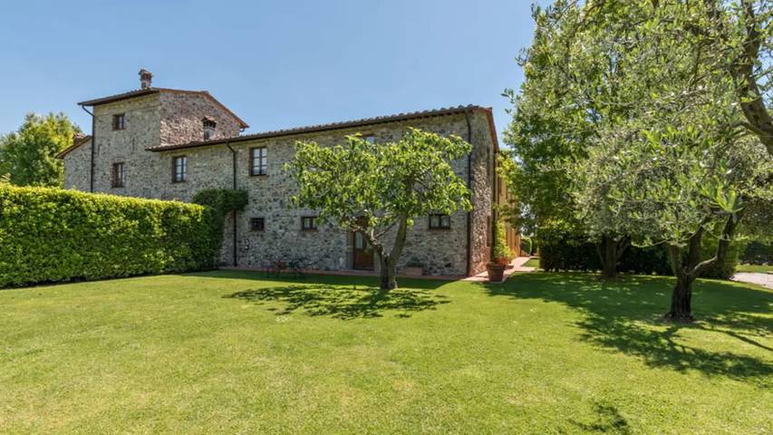 Ferienwohnung für 4 Personen, mit Pool und Garten in Sarzana