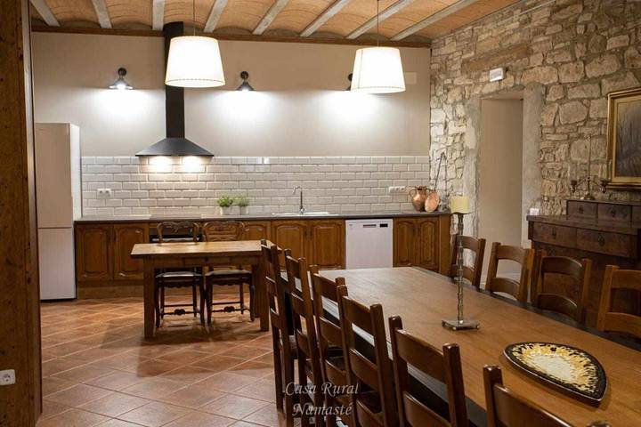 Casa de vacaciones para 12 personas, con terraza y jacuzzi en Provincia de Lleida - 2