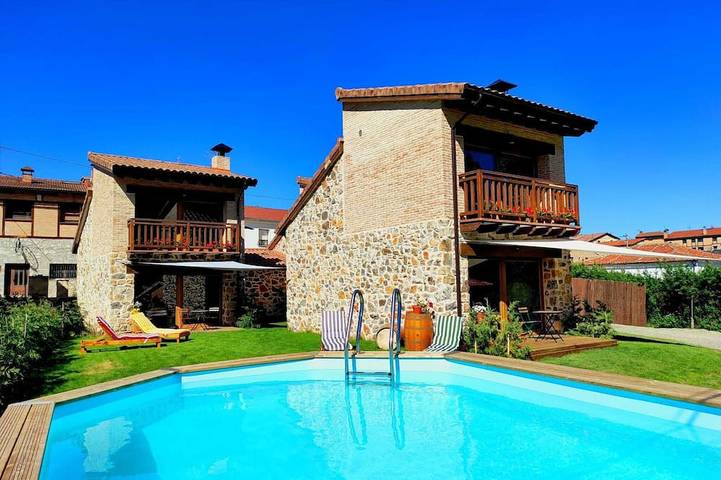 Gîte pour 3 personnes, avec Balcon ainsi que Jacuzzi et Jardin à Casarejos