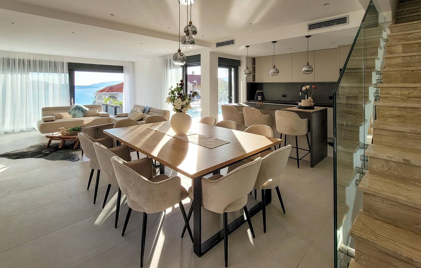 Spacieux, à 2 km de la plage : appartement élégant avec piscine et terrasse in Trogir, Čiovo