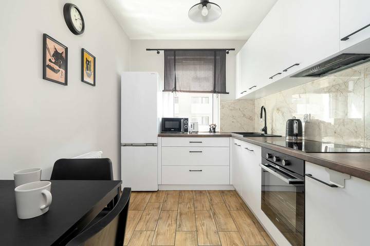 Apartamento entero, Unique Apartment with Balcony and Underground Parking by Noclegi Renters in Jagodno, Breslavia
