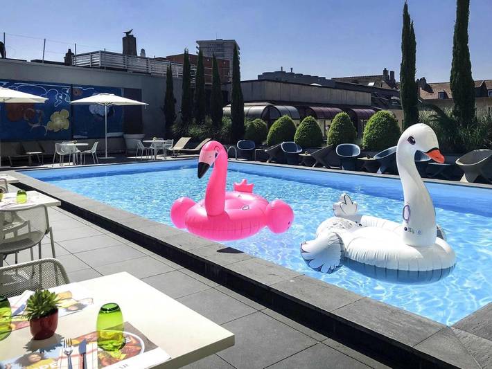 Hôtel pour 4 personnes, avec terrasse et piscine, animaux acceptés