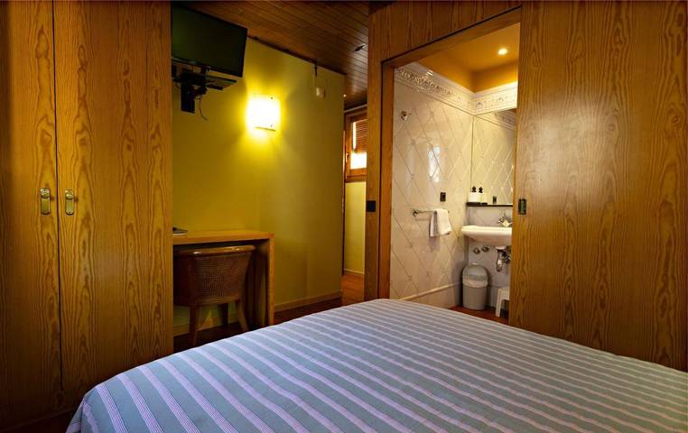 Hôtel pour 3 personnes, avec terrasse et jardin à Oliana - 3