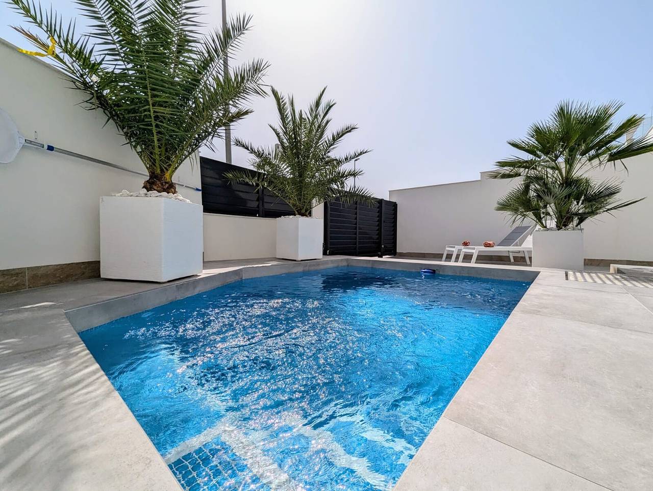 Exklusive Ferienvilla mit privatem Pool, Wlan und Klimaanlage im Zentrum von Los Montesinos in Los Montesinos, Costa Blanca