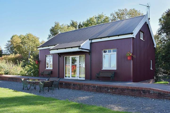 Cottage for 6 people, with Balcony/Terrace and Hot tub as well as Garden in Suffolk