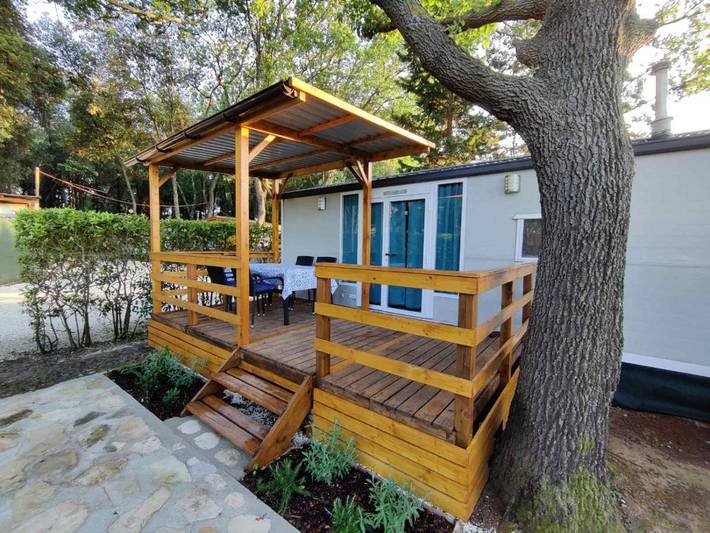 Camping pour 5 personnes, avec jardin ainsi que terrasse et vue à Banjole - 4