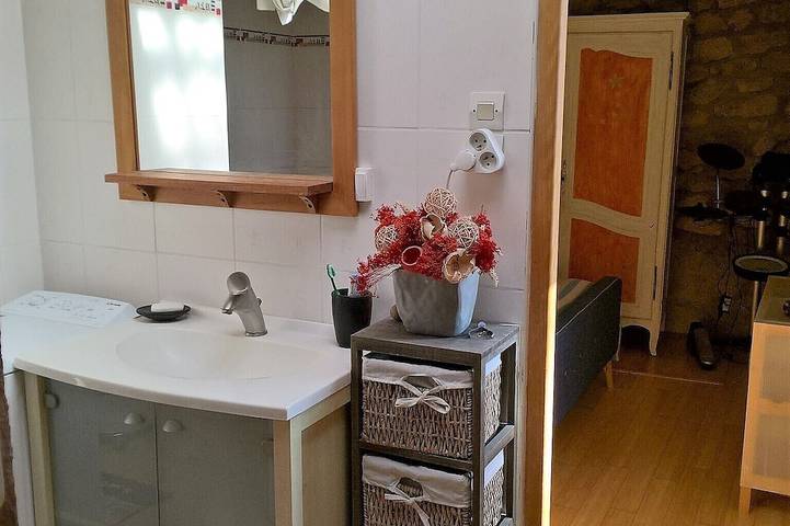 Location de vacances pour 6 personnes, avec jacuzzi ainsi que terrasse et jardin à Istres - 4