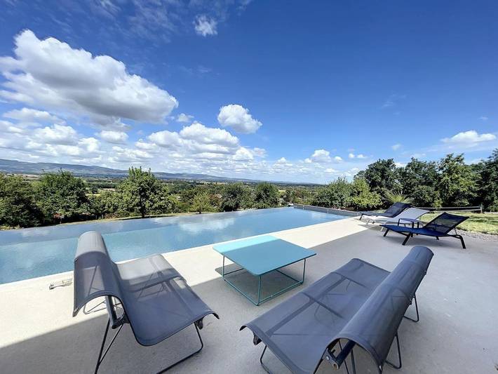 Location de vacances pour 10 personnes, avec piscine ainsi que jardin et vue à Genouilleux - 4