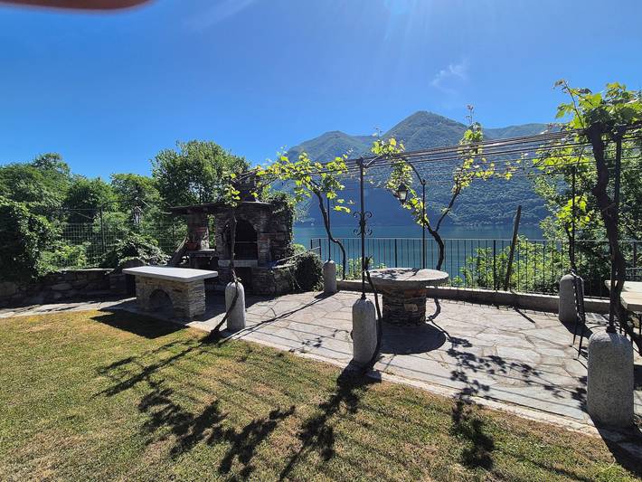 Vakantiehuis voor 10 personen, met uitzicht op het meer en tuin, met huisdier in Lombardije