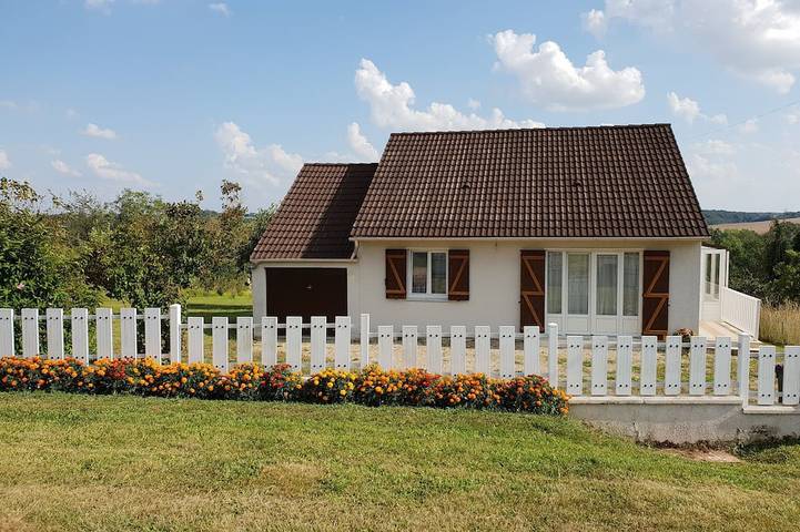Gîte pour 4 personnes, avec terrasse et jardin à Triguères