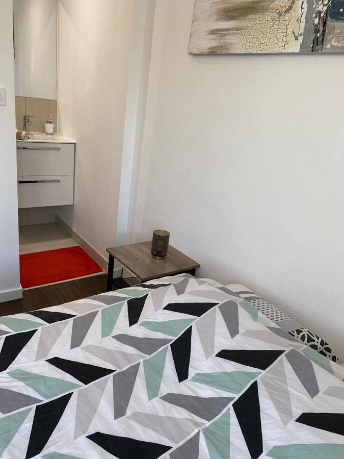 Appartement de vacances entier, Superbe Chambre Parentaledouche Privée et Wc Privés, Wifi, Cuisine Intégrée in Vandœuvre-lès-Nancy, Région de Nancy
