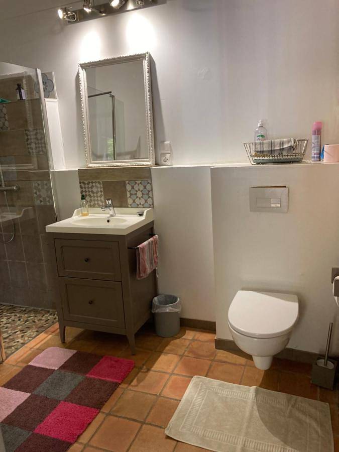 Appartement entier, Le moulin du pont, chambre double indépendante. in Mordelles, Région de Rennes