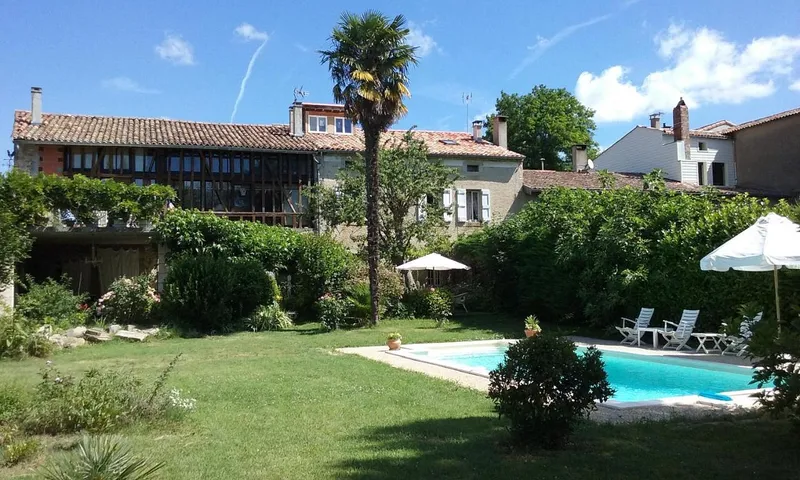 Chambre d’hôte pour 2 personnes, avec jardin et piscine ainsi que vue et terrasse - 1