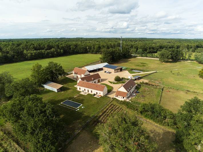 Gîte pour 26 personnes, avec piscine ainsi que terrasse et jardin - 1