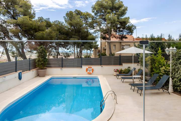 Location de vacances pour 6 personnes, avec jardin à Castelldefels - 2