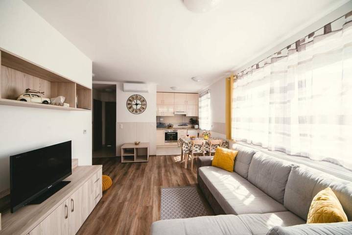 Ferienwohnung für 4 Personen, mit Seeblick und Ausblick sowie Garten in Balatonlelle