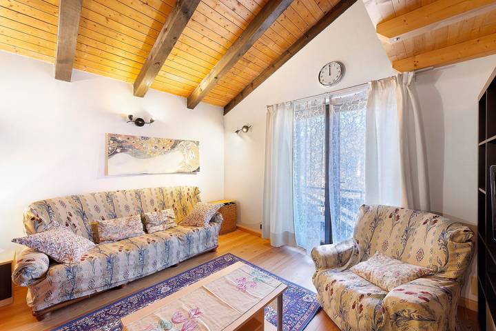Entire apartment, Apartment 'Ginepro Verde' with Mountain View, Private Terrace and Private Garden in Lorenzago di Cadore, Carnic Prealps