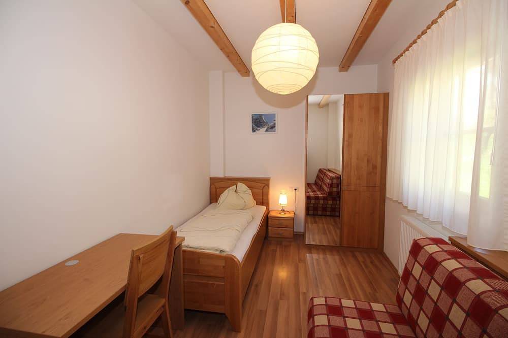 Entire apartment, Fw Talblick bei Im Winkl / gr. Wohnung im 2 Ob mit Herrlichen Blick auf Umgebung in Dietenheim, Bruneck