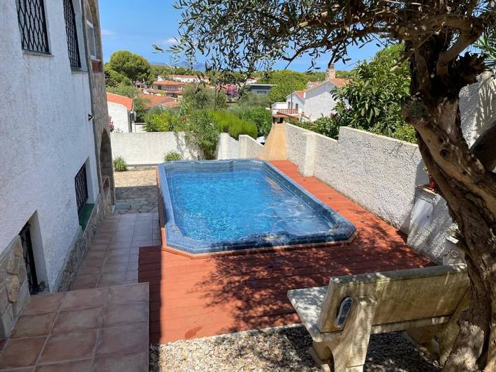 Chalet para 4 personas, con terraza y jacuzzi, Se admiten mascotas en Provincia de Gerona - 2