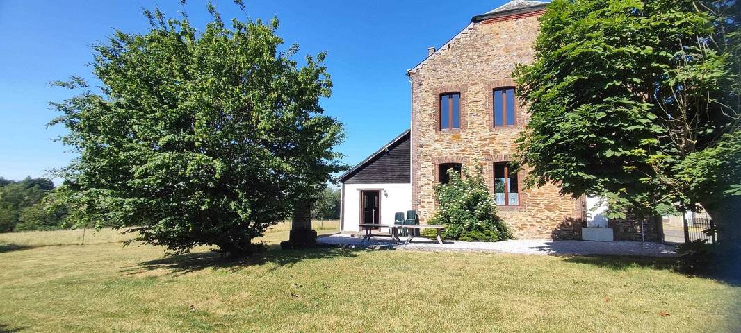 Gîte pour 15 personnes, avec jardin dans les Ardennes