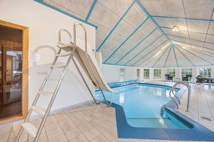 Well-maintained holiday home with pool and sauna for 14 people in Søndervig, Holmsland Klit