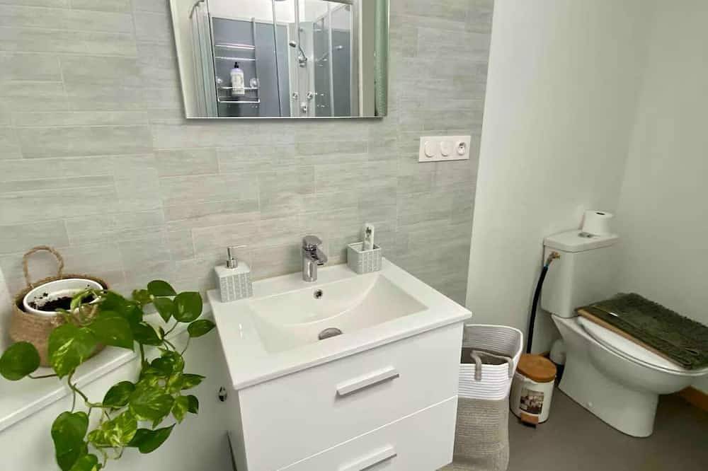 Town center house with terrace and private parking in Lons-le-Saunier, Jura