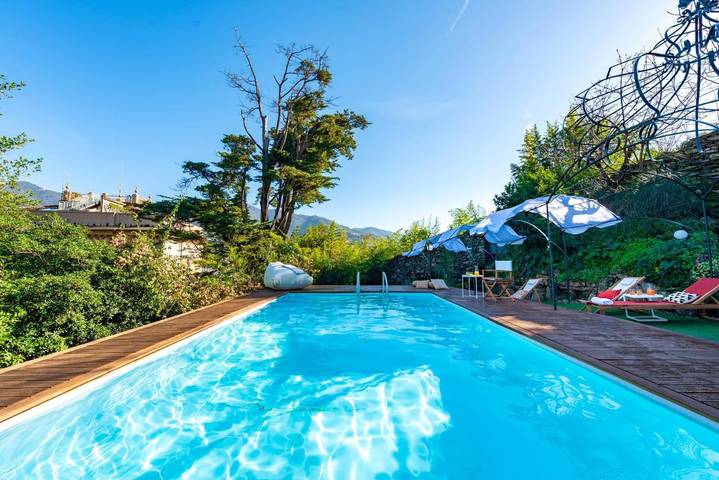 Villa per 14 persone, con Balcone e Giardino nonché Piscina a Rapallo