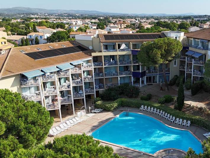 Camping pour 5 personnes, avec Balcon/Terrasse ainsi que Terrasse et Bassin pour enfant