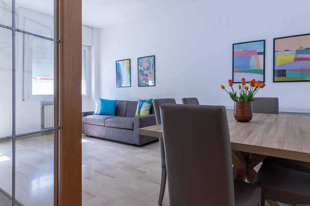 Apartamento entero, Apartment located on the 1st floor of a modern building with lift, 5 floors in total, Currently under renovation.The balcony, accessible from the living area and the sleeping area, is covered by scaffolding and cannot be usedprivate garage for exclusive  in Ferrara, Provincia de Ferrara